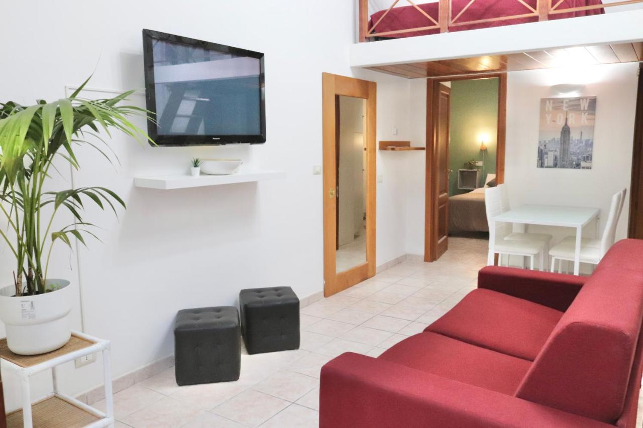 Independent Loft Private Entrance And Courtyard Appartamento